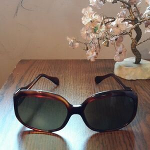 AUTHENTIC FENDI COLD INSERT SUNGLASSES